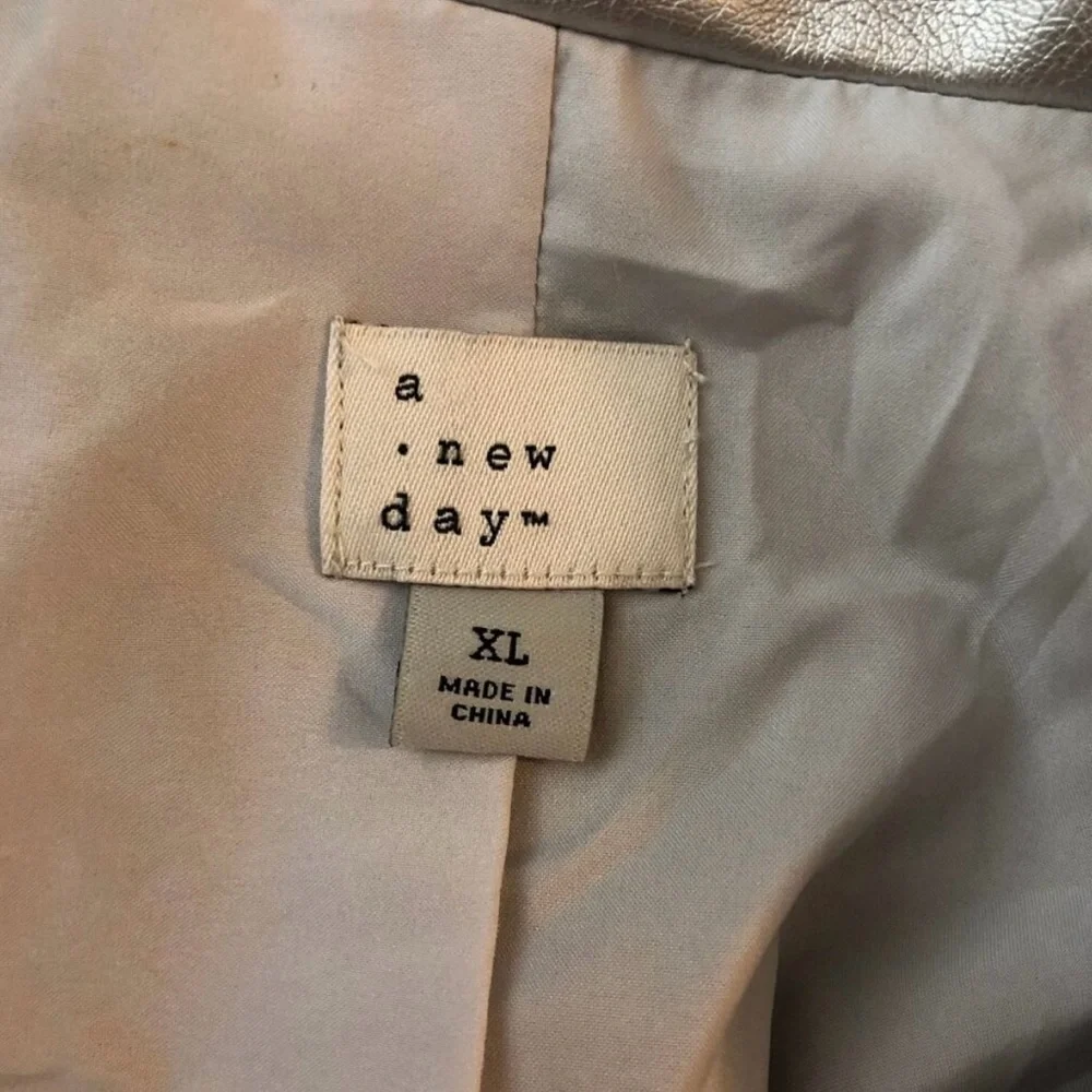 A New Day Silver Metallic Womens Blazer Jacket Faux Leather XL - Picture 5 of 7